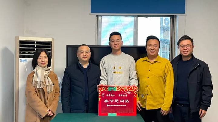 寒冬送温暖 关怀暖人心 ——公司党委书记、执行董事朱军一行到建筑智能化事业部开展走访慰问