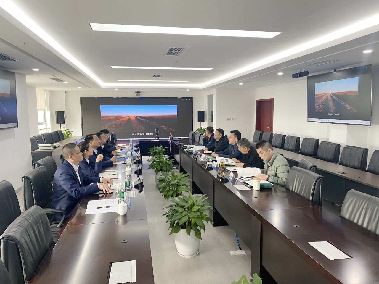 公司党委副书记 、总经理徐文忠到中石油四川油建公司开展座谈交流